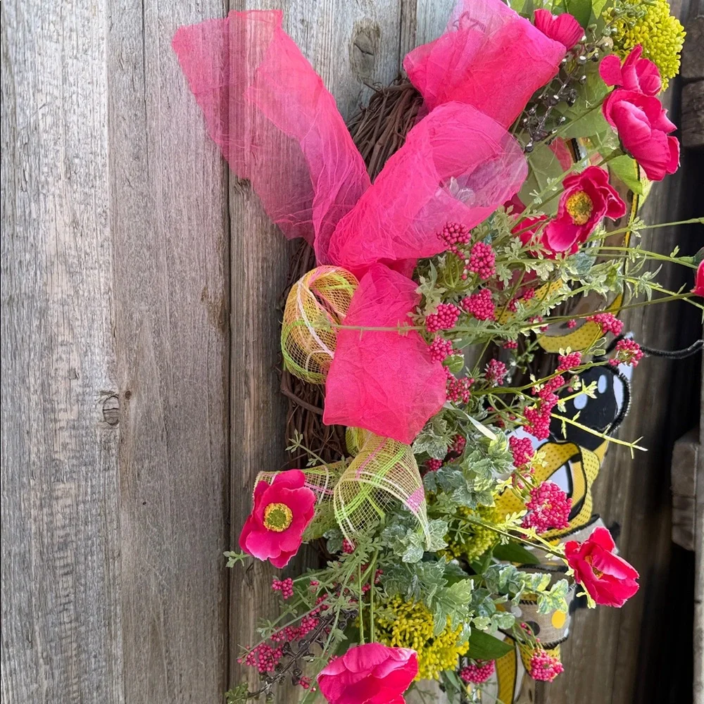 Bee Themed Grapevine Wreath with Yellow Polka Dot Ribbon